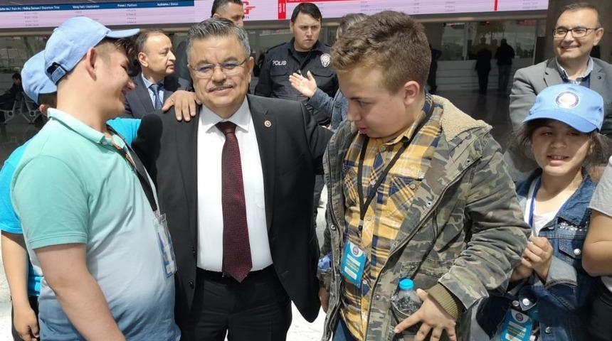 &Ouml;zel gereksinimli &ccedil;ocukları Milletvekili Yağcı yalnız bırakmadı