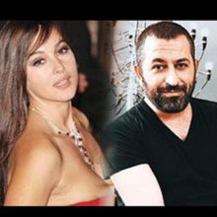 Cem ve Monica Plajda Buluştu