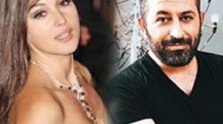 Cem ve Monica Plajda Buluştu