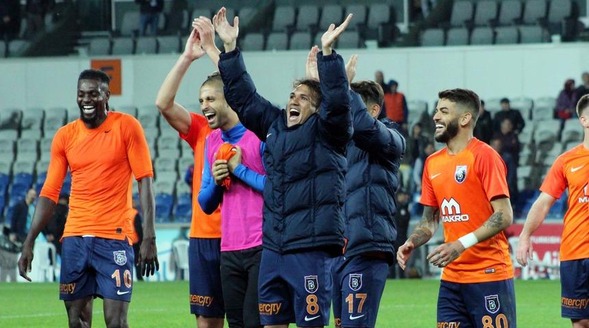 Adebayor: Eşime ölmek üzere olduğumu söyledim