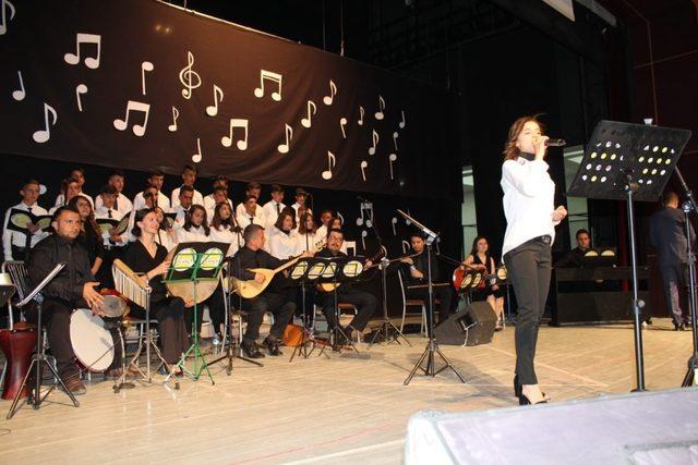 Hakkari Güzel Sanatlar Lisesinde yılsonu konseri