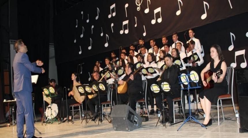 Hakkari G&uuml;zel Sanatlar Lisesinde yılsonu konseri