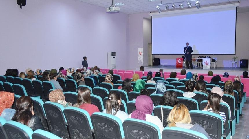 Çemişgezek’te kadınlar, seminerle bilgilendirildi