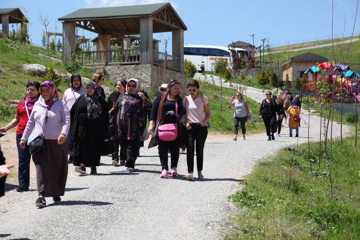 Fotoğraf çektirmek için sıraya giriyorlar G2