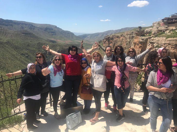 Fotoğraf çektirmek için sıraya giriyorlar G1