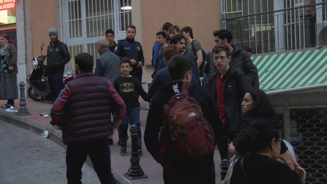 Beyoğlu'nda kavga: 3'ü öğrenci 4 kişi bıçaklandı 