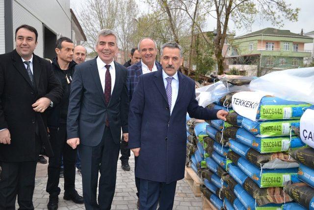 &Uuml;reticilere 19 ton silajlık mısır tohumu dağıtıldı 1