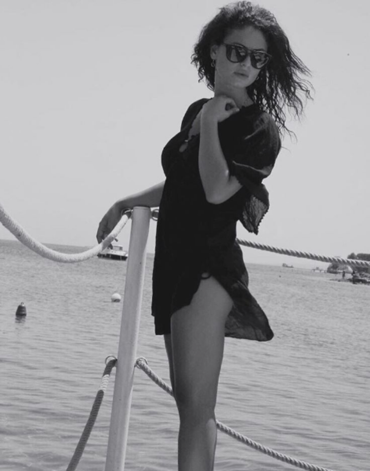 Selena�nın kötü kalpli kızının şaşırtan değişimi