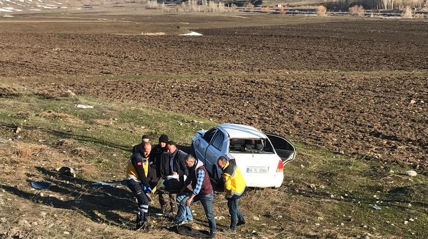 Otomobil şarampole u&ccedil;tu: 2 yaralı