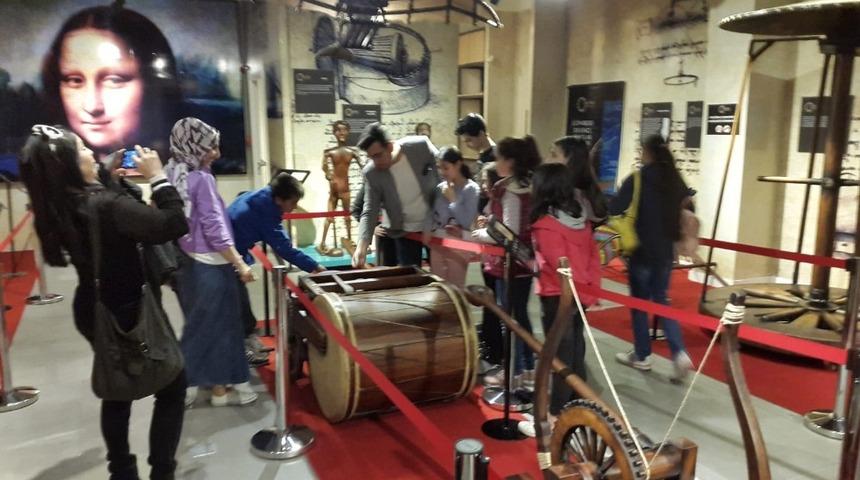 &lsquo;&Ccedil;ocuk Gibi Bak&rsquo; projesi kapsamında Leonardo Da Vinci ile buluştular