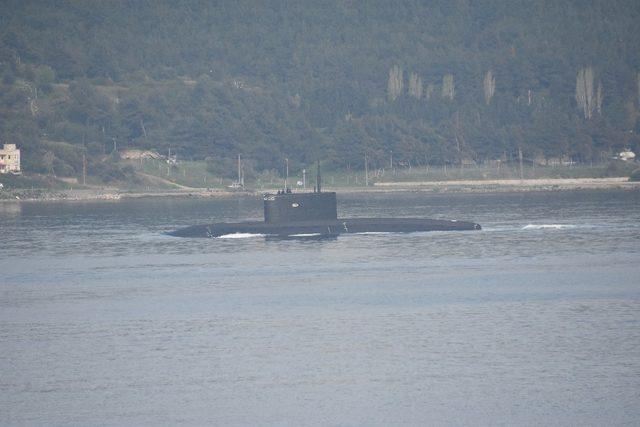 Rus Denizaltısı Çanakkale Boğazı’ndan geçti