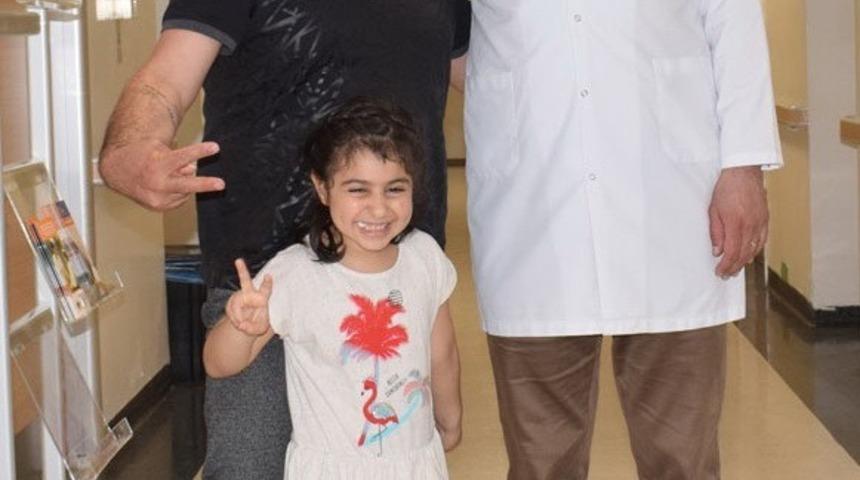 Minik Deniz’in kopan parmağı 3 saatte yerine dikildi