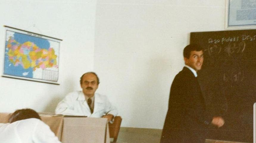 Instagram hesabından paylaştı! Bu siyasetçiyi tanıyabildiniz mi?