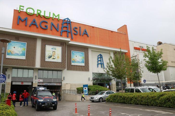 Alışveriş merkezinde afet tatbikatı gerçeğini aratmadı G1