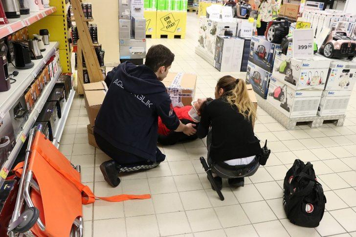 Alışveriş merkezinde afet tatbikatı gerçeğini aratmadı G2