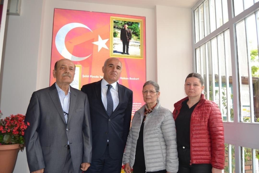 Şehit teğmen i&ccedil;in mezun olduğu lisede şehit k&ouml;şesi oluşturuldu