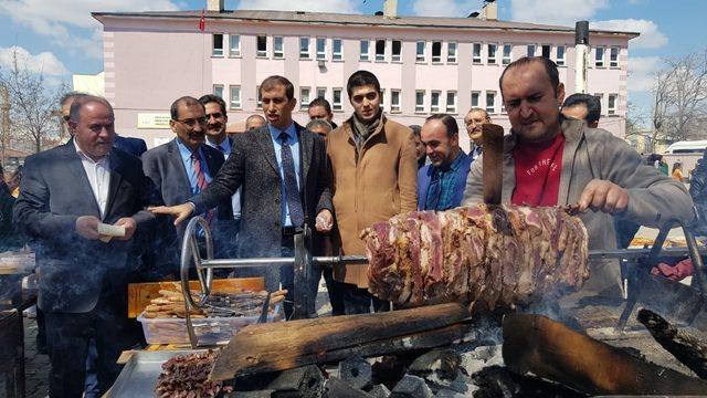 Kimsesiz öğrenciler yararına kermes