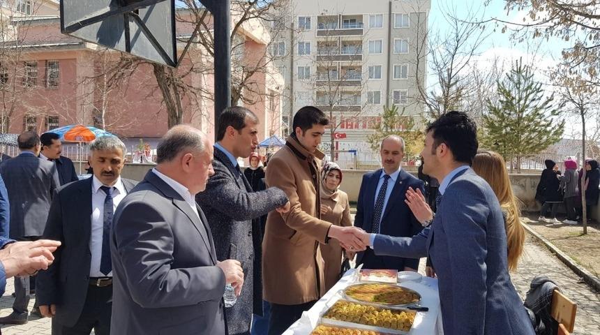 Kimsesiz öğrenciler yararına kermes