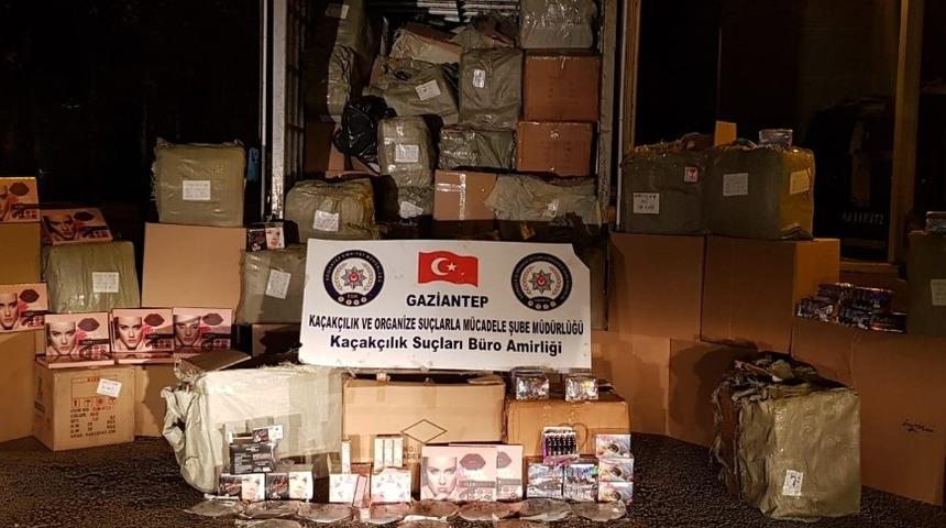 Gaziantep&rsquo;te ka&ccedil;ak kozmetik operasyonu: 2 g&ouml;zaltı