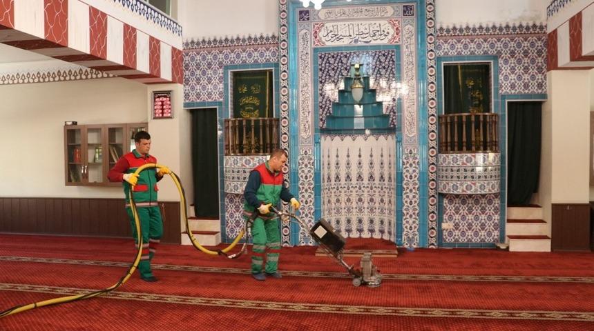 Karak&ouml;pr&uuml;&rsquo;de camiler Ramazan&rsquo;a hazırlanıyor