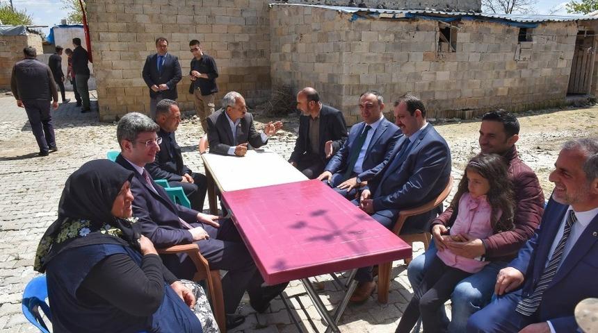 Vali Soyt&uuml;rk&rsquo;den Afrin Şehidi Yunus Emre Doğan&rsquo;ın ailesine ziyaret