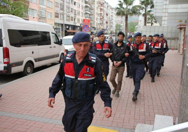 Terör operasyonunda yakalanan yabancı uyruklu şahıslar adliyede