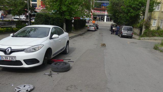 36 aracın lastiklerini bı&ccedil;ak saplayıp patlattılar 1