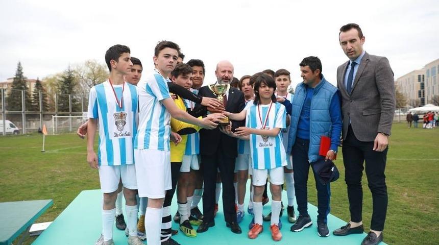 Kadir Has Orta Okulu şampiyon oldu