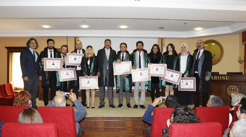 Mersin’de 9 stajyer avukat, yemin edip cübbe giyerek göreve başladı