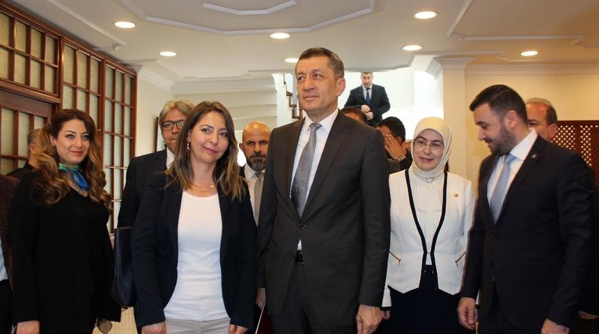 Milli Eğitim Bakanına öğrenci sürprizi