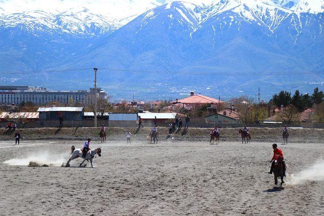 Erzincan’da cirit heyecanı yaşandı