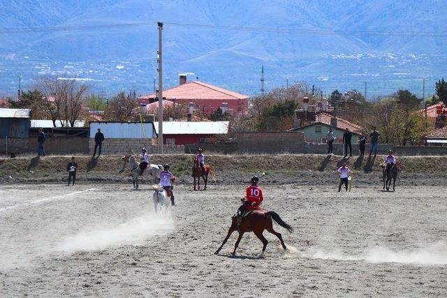 Erzincan’da cirit heyecanı yaşandı