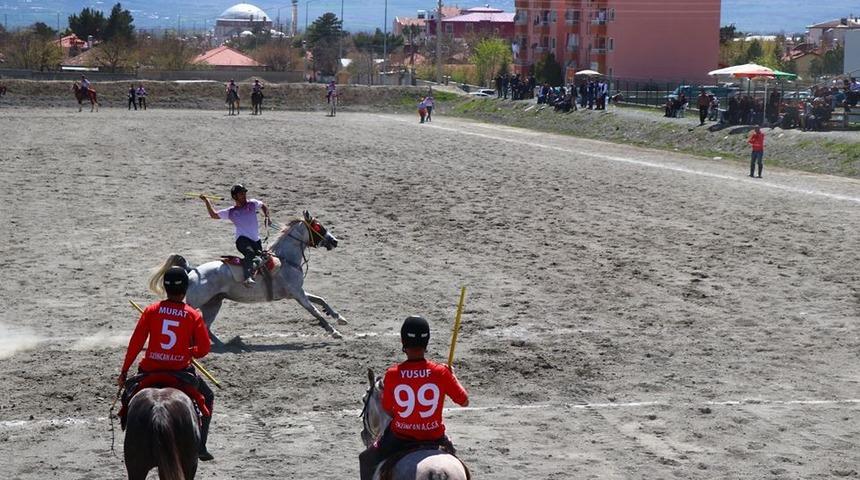 Erzincan&rsquo;da cirit heyecanı yaşandı