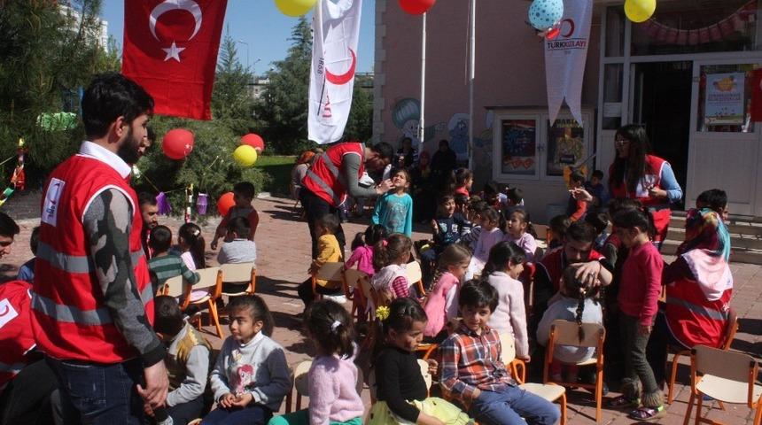 Anaokulu &ouml;ğrencileri Kızılay&rsquo;ın &rsquo;23 Nisan &Ccedil;ocuk Festivali&rsquo; ile eğlendi