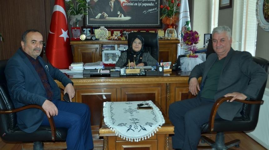 Han&ouml;n&uuml; Belediye makamında ilk kez bir kadın oturdu