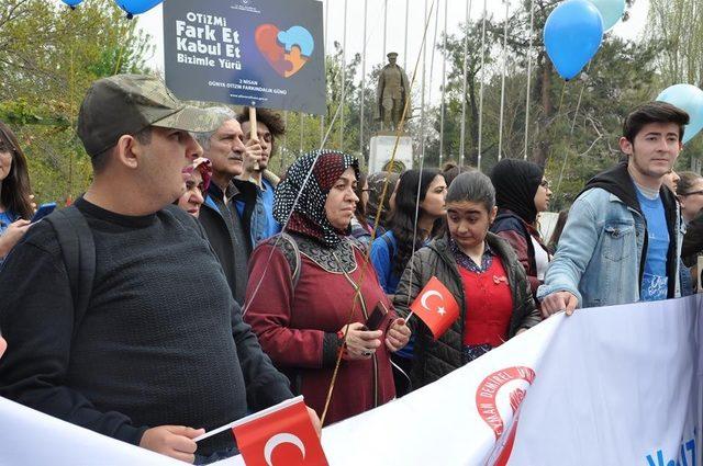 Isparta’da  Otizm Farkındalık Yürüyüşü