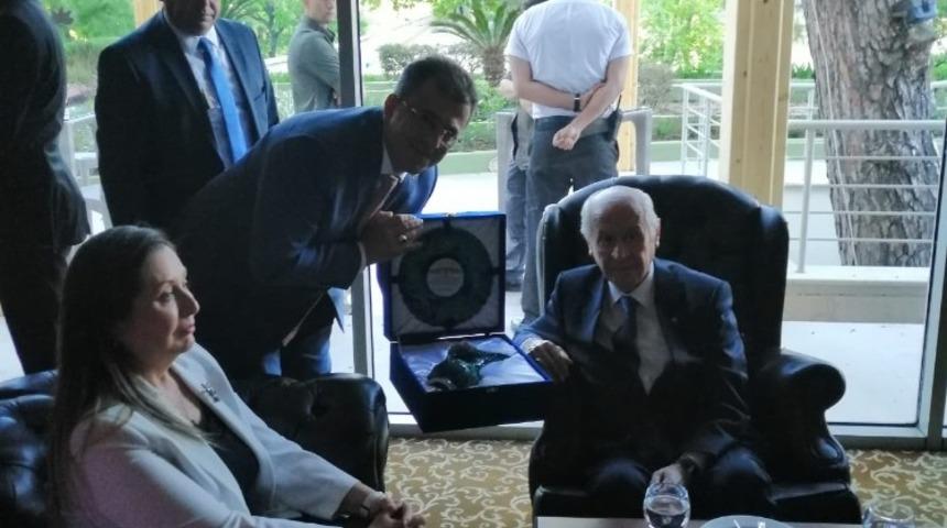 Başkan &Ccedil;atal, &ldquo;Devlet Bah&ccedil;eli&rsquo;ye Şehr&uuml;l Eminlik anahtarını teslim etti&rdquo;