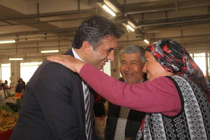 Başkan Selçuk pazar yerini ziyaret etti G1