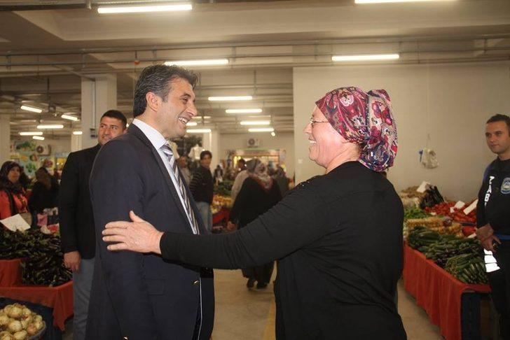 Başkan Selçuk pazar yerini ziyaret etti G2