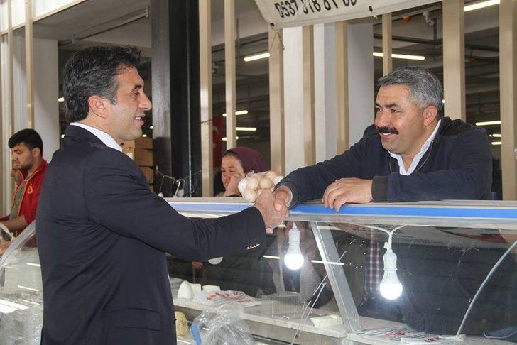 Başkan Selçuk pazar yerini ziyaret etti G5