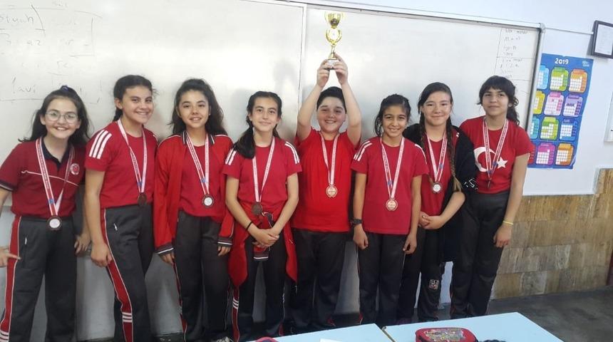 Denizli&rsquo;de &lsquo;Okullar Arası K&uuml;&ccedil;&uuml;kler Tenis Turnuvası&rsquo; sona erdi