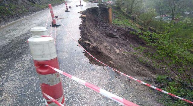 Ordu’da heyelandan kapanan yollar hizmete açıldı