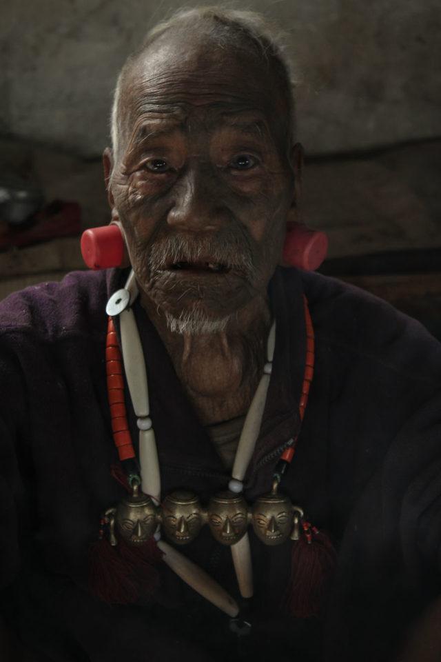 The-last-living-head-hunters-from-Nagaland-noth-east-India-5c9bcb62ef63a__880
