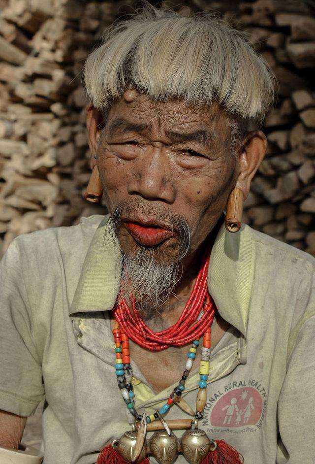 The-last-living-head-hunters-from-Nagaland-noth-east-India-5c9bcd4772ffd__880