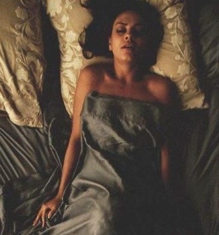 Orgazm esnasında yüzünüzün aldığı şekil ne anlama geliyor? Eğer gözlerinizi kapatıyorsanız... G1