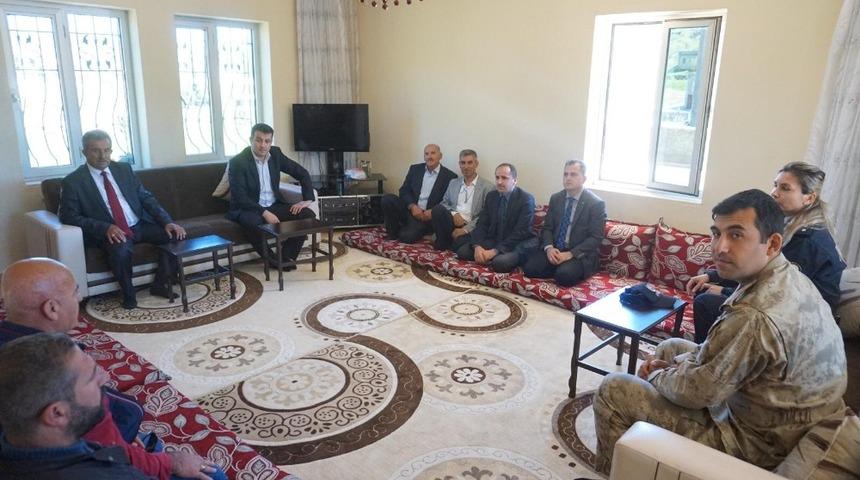 Gerc&uuml;ş Kaymakamı Mevl&uuml;t Şekerci&rsquo;den şehit ailesine ziyaret