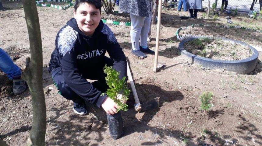 H&uuml;rriyet ortaokulundan &ouml;rnek davranış