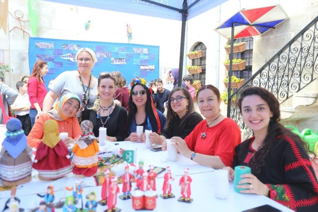 Bez bebek sanat&ccedil;ıları &ccedil;alıştaydan memnun Kaldı