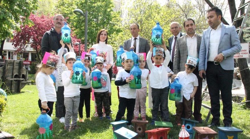 Minikler sokak hayvanlarını unutmadı