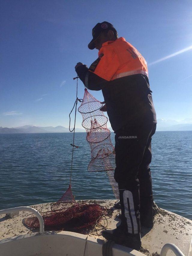 Eğirdir Gölü’ndeki kaçak avcılara ceza yağdı